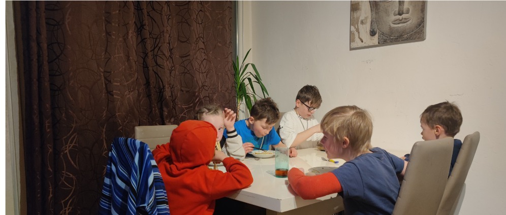Spenden sammeln | Ich brauche Unterstützung meinen 4 Enkelkindern u.2 Nachbarskindern etwas zu Weihnachten zu schenken..Dazu hatte ich Pech gehabt mit Spülmaschine u.Staubsauger ,beides defekt..Beziehe Erwerbsminderungsrente da ich Behindert bin, | Spendenseite